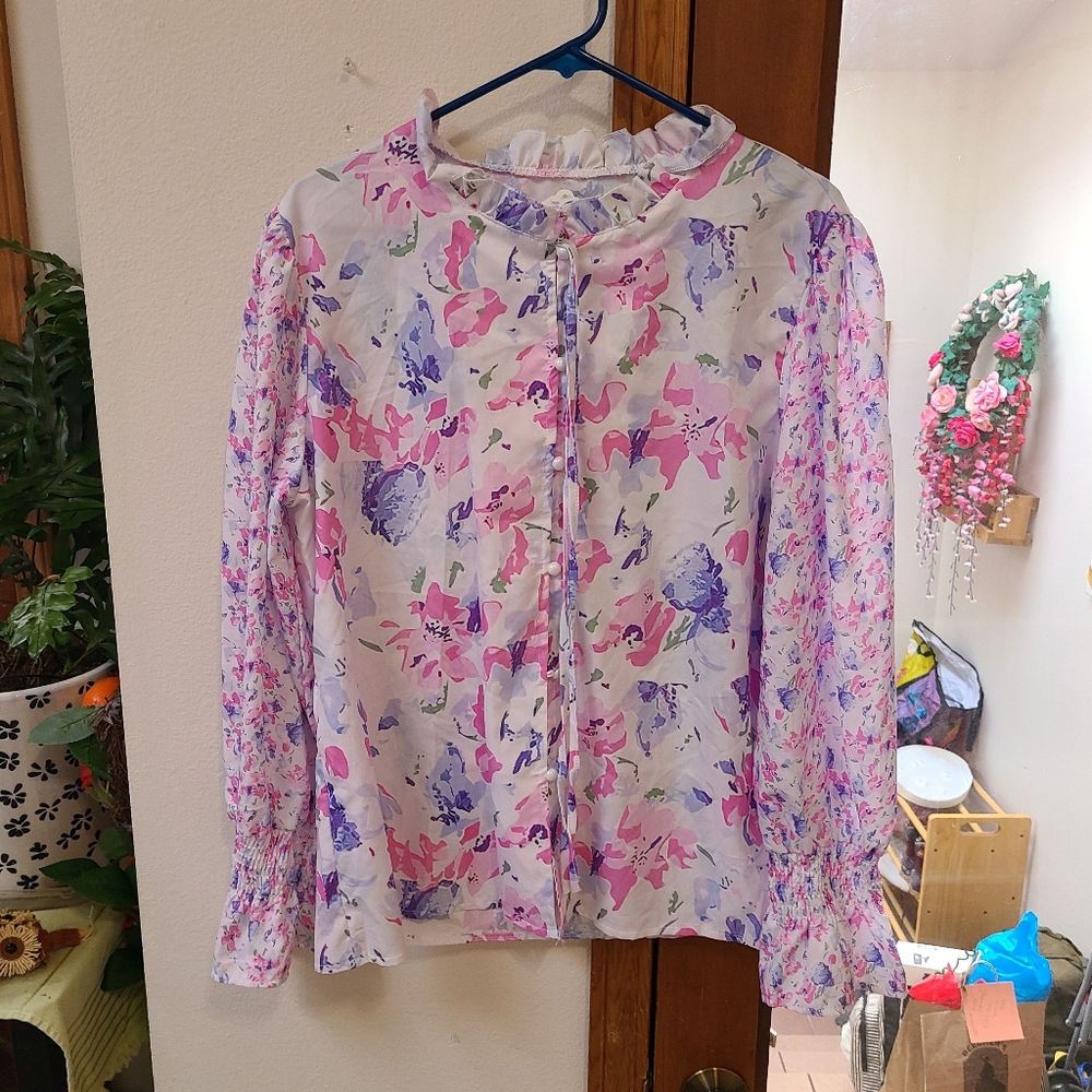 🆕️Colorful Plus Size Blouse NWT Floral Print Pink and Blue